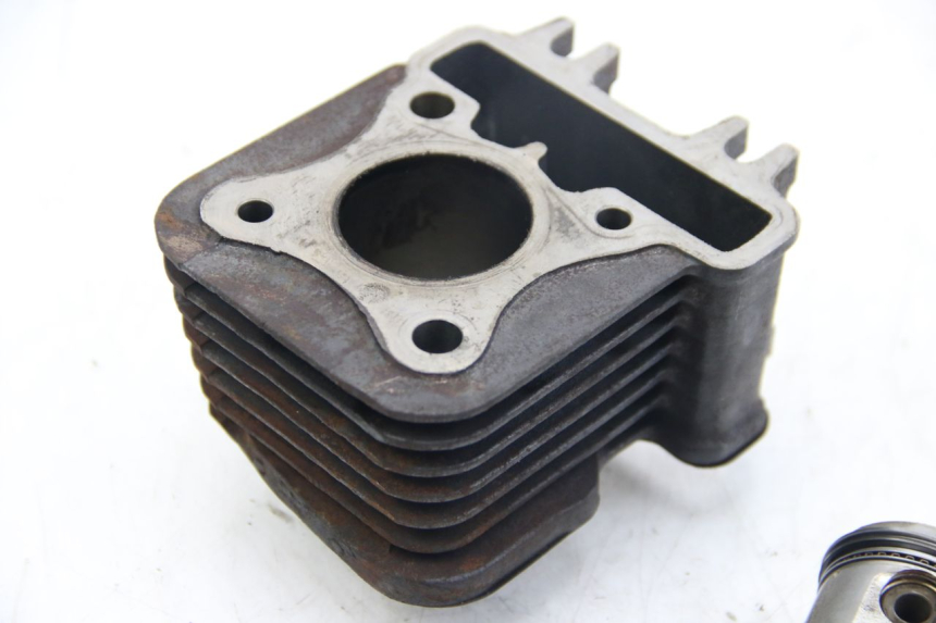 photo de CYLINDER TŁOK APRILIA SCARABEO 4T 50 (2009 - 2017) - Inny kąt widzenia