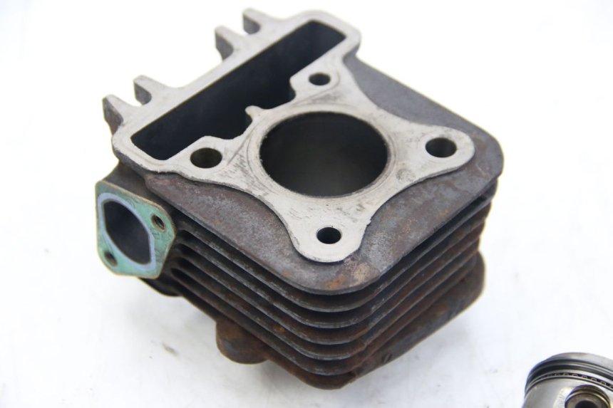 photo de CYLINDER TŁOK APRILIA SCARABEO 4T 50 (2009 - 2017) - Zbliżenie techniczne