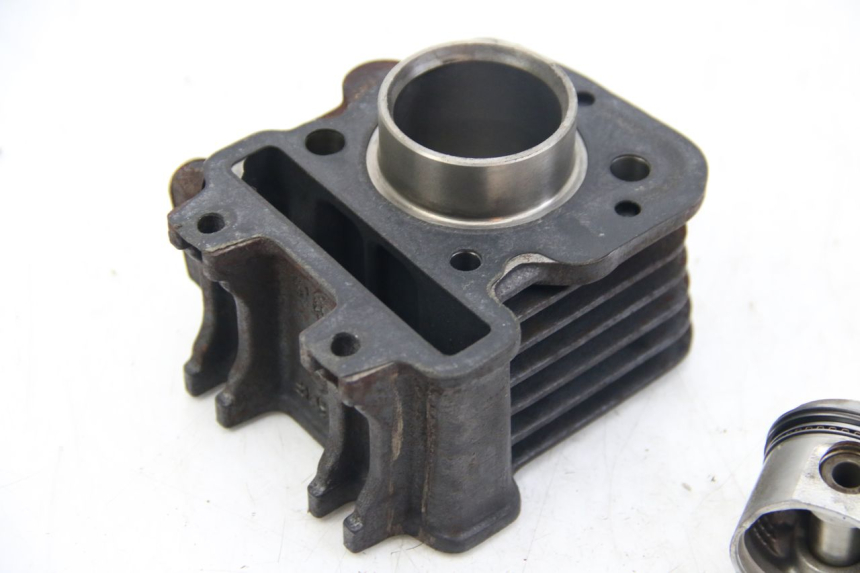 photo de CYLINDER TŁOK APRILIA SCARABEO 4T 50 (2009 - 2017) - Punkty mocowania