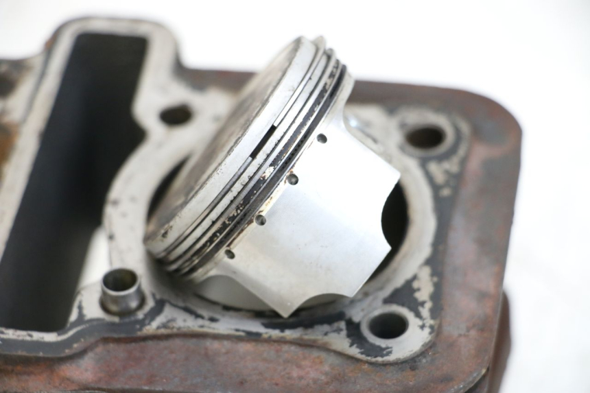 photo de CYLINDER TŁOK APRILIA SCARABEO 100 (2003 - 2012) - Widok z bliska