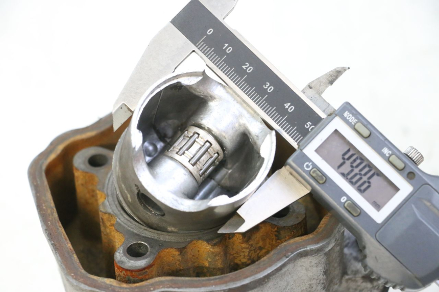 photo de CYLINDER TŁOK DERBI SENDA SM DRD 50 (2008 - 2013) - Inny kąt widzenia