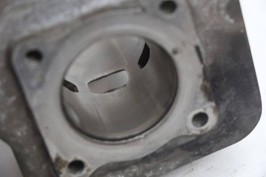 photo de TŁOK CYLINDRA PEUGEOT SPEEDFIGHT 2 AC 50 (2000 - 2009) - Szczegóły charakterystyczne