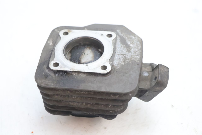 photo de TŁOK CYLINDRA PEUGEOT SPEEDFIGHT 2 AC 50 (2000 - 2009) - Inny kąt widzenia