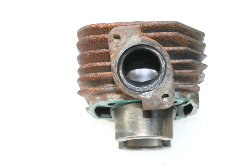 photo de TŁOK CYLINDRA PEUGEOT SPEEDFIGHT 2 AC 50 (2000 - 2009) - Zbliżenie komponentów