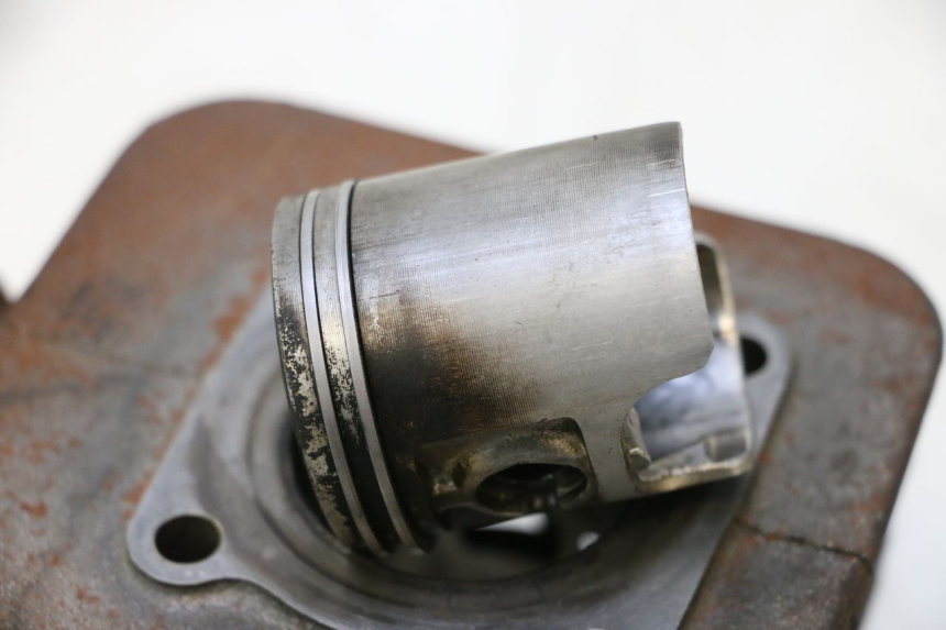 photo de TŁOK CYLINDRA PEUGEOT SPEEDFIGHT 2 AC 50 (2000 - 2009) - Alternatywny kąt
