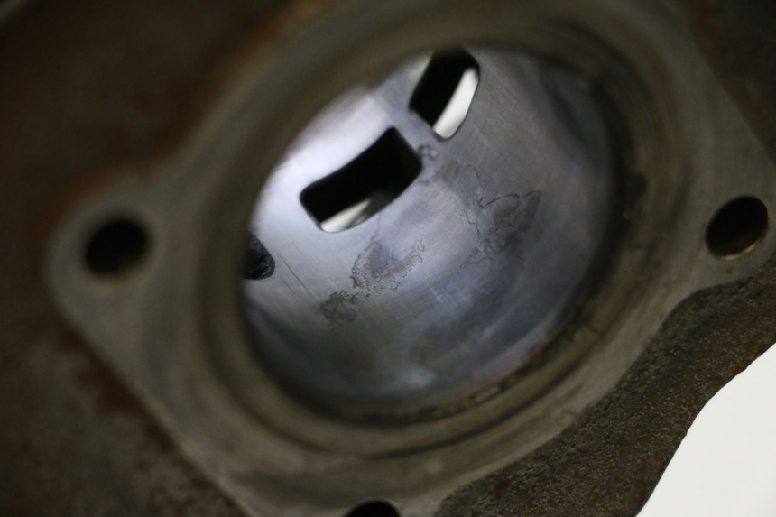 photo de TŁOK CYLINDRA PEUGEOT SPEEDFIGHT 2 AC 50 (2000 - 2009) - Zbliżenie techniczne
