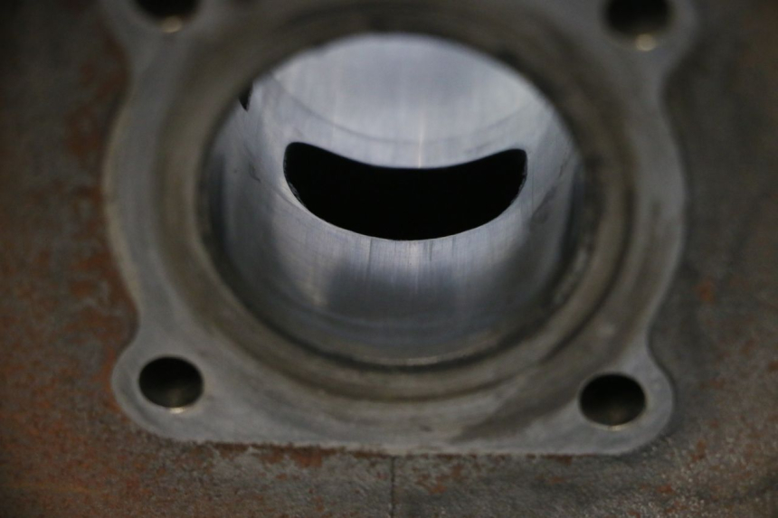 photo de TŁOK CYLINDRA PEUGEOT SPEEDFIGHT 2 AC 50 (2000 - 2009) - Widok ogólny