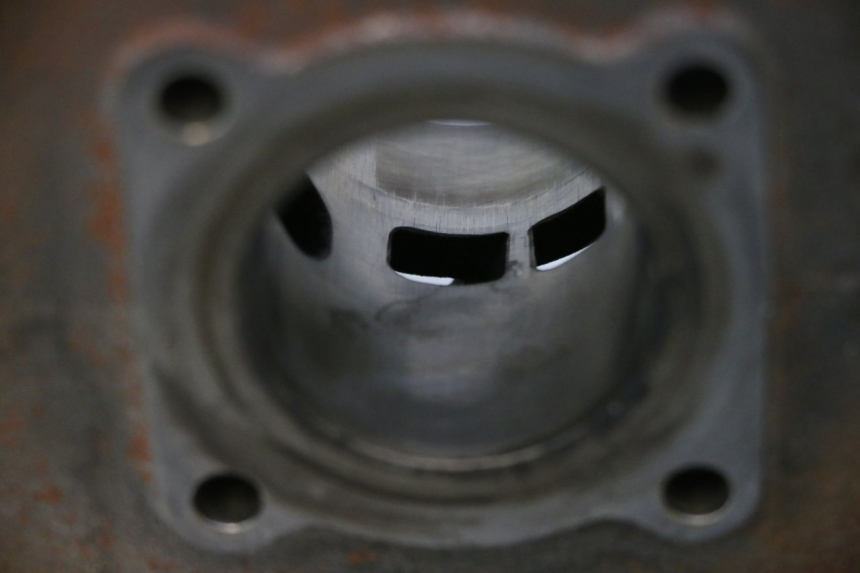 photo de TŁOK CYLINDRA PEUGEOT SPEEDFIGHT 2 AC 50 (2000 - 2009) - Punkty mocowania