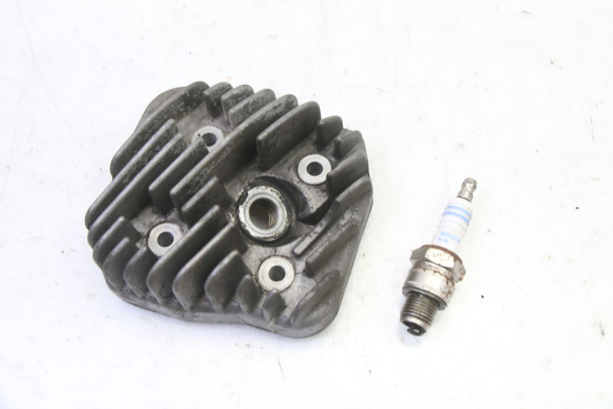 photo de CYLINDER TŁOK PEUGEOT SPEEDFIGHT 3 AIR 50 (2009 - 2015) - Struktura - zbliżenie