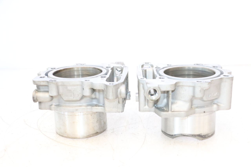 photo de TŁOK CYLINDRA CAN-AM SPYDER RS 1000 (2008 - 2012) - Struktura - zbliżenie
