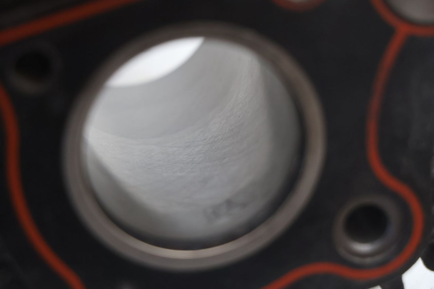 photo de TŁOK CYLINDRA YAMASAKI STREET 50 (2013 - 2018) - Struktura - zbliżenie