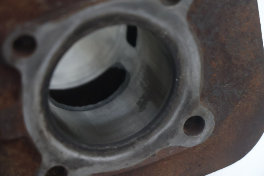 photo de CYLINDER TŁOK MBK STUNT NAKED 50 (2004 - 2018) - Szczegóły charakterystyczne
