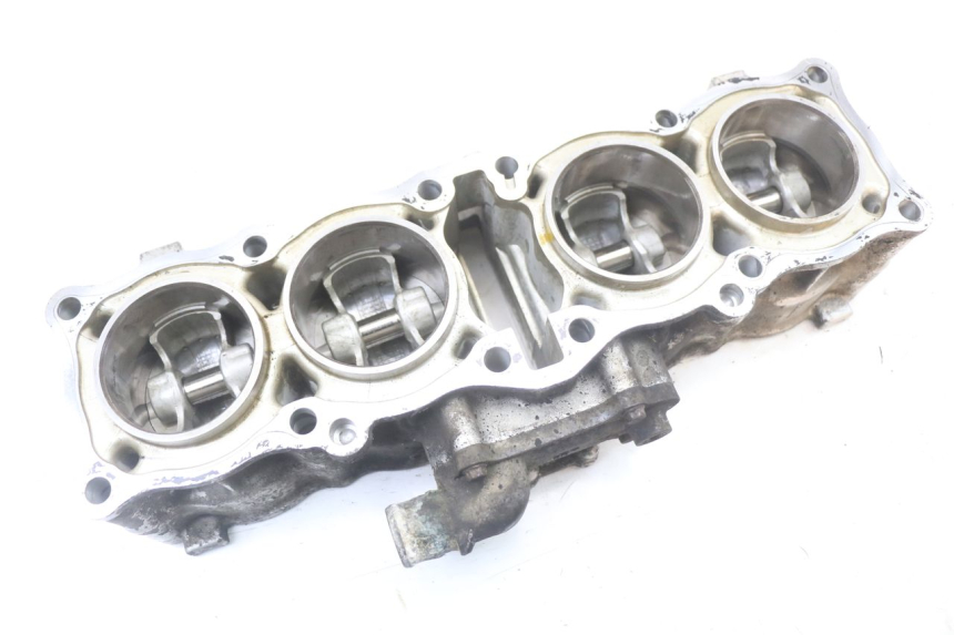 photo de CYLINDER TŁOK SUZUKI GSX F GSXF 650 (2007 - 2015) - Zbliżenie techniczne