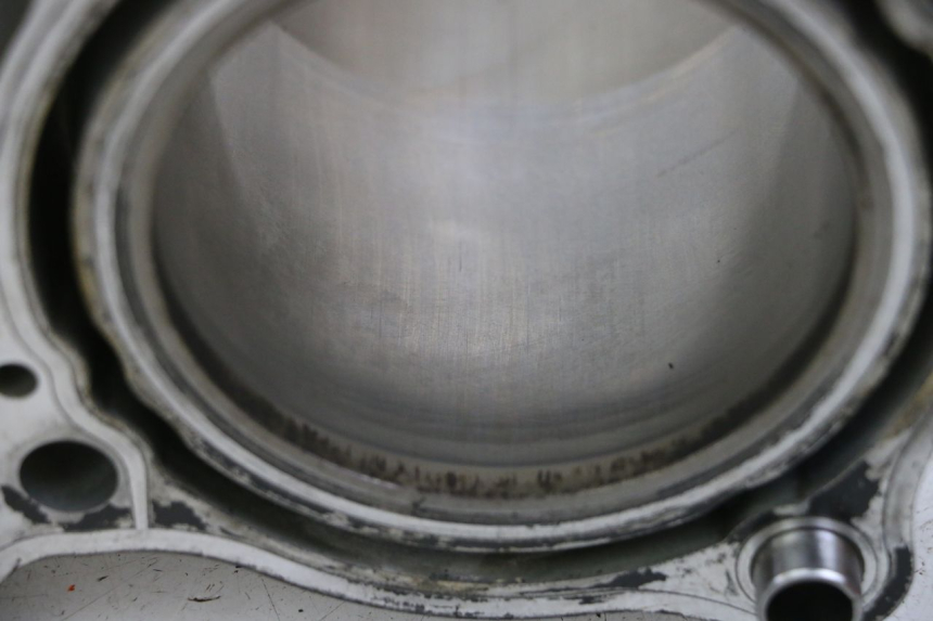 photo de CYLINDER TŁOK SUZUKI SV S 650 (1999 - 2002) - Zbliżenie techniczne