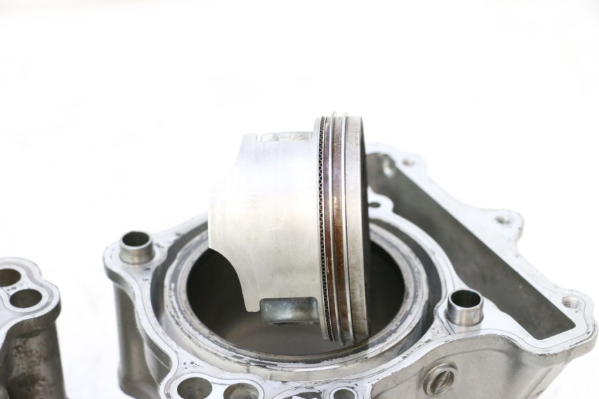 photo de CYLINDER TŁOK SUZUKI SV S 650 (1999 - 2002) - Szczegóły charakterystyczne