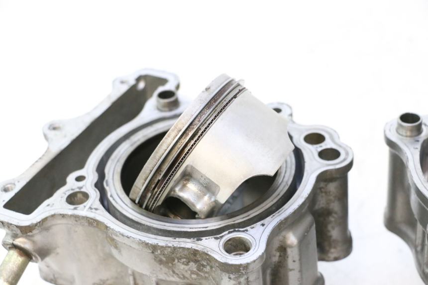photo de CYLINDER TŁOK SUZUKI SV S 650 (1999 - 2002) - Zbliżenie komponentów