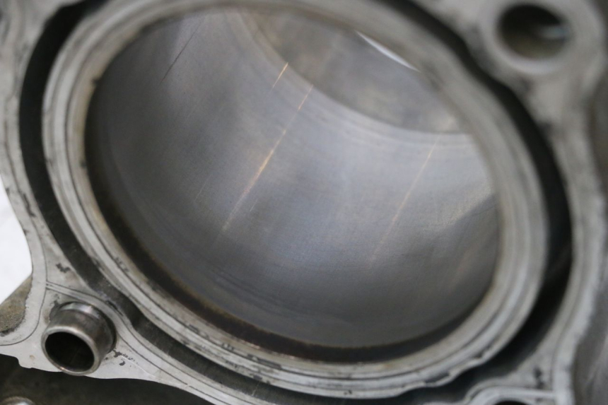 photo de CYLINDER TŁOK SUZUKI SV S 650 (1999 - 2002) - Inny kąt widzenia