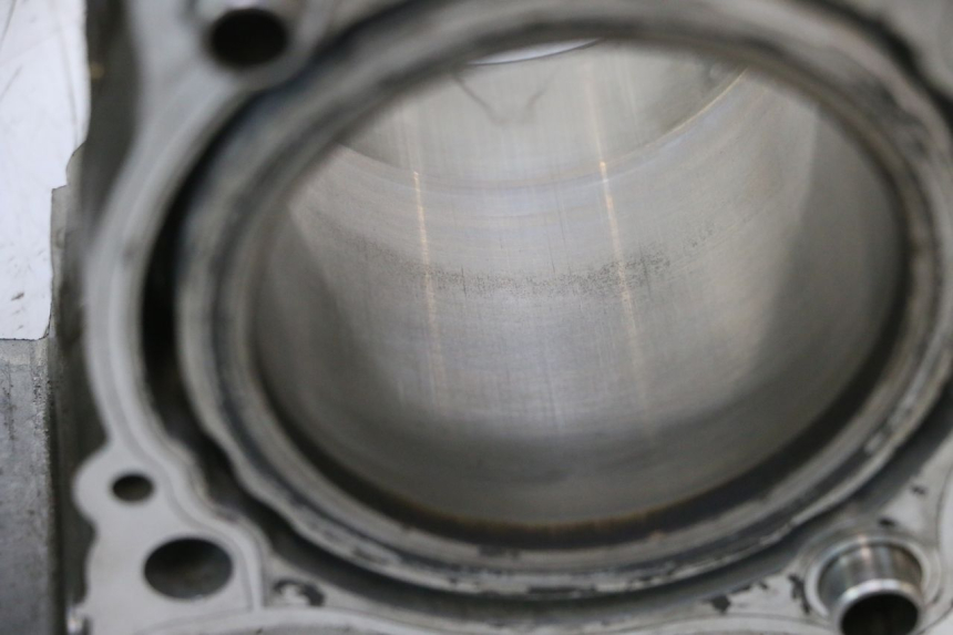 photo de CYLINDER TŁOK SUZUKI SV S 650 (1999 - 2002) - Zbliżenie techniczne