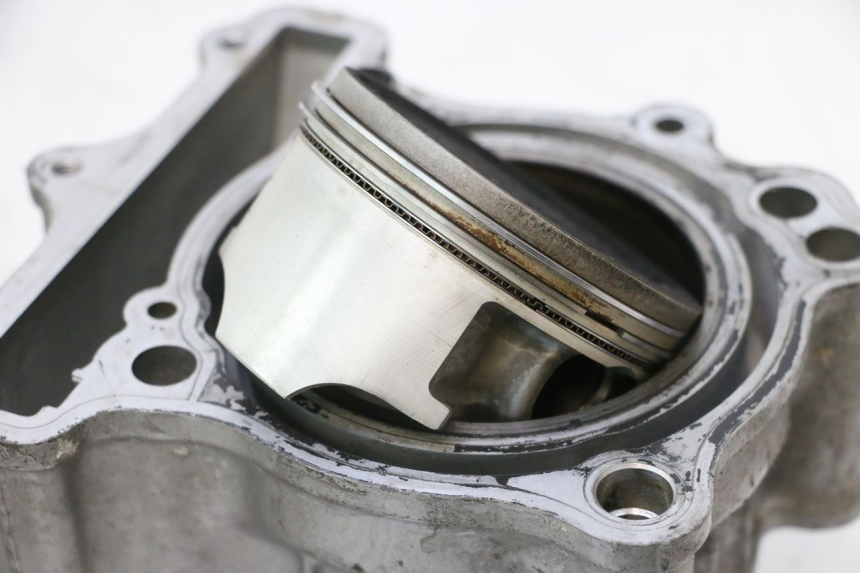 photo de TŁOK CYLINDRA SUZUKI SV S 650 (2003 - 2009) - Widok z bliska