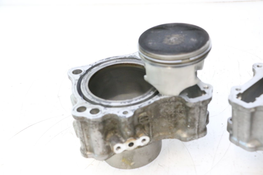 photo de TŁOK CYLINDRA SUZUKI SV S 650 (2003 - 2009) - Struktura - zbliżenie