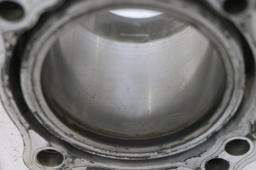 photo de TŁOK CYLINDRA SUZUKI SV S 650 (2003 - 2009) - Zbliżenie techniczne
