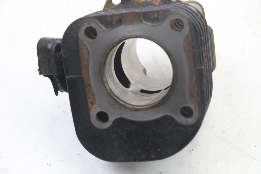 photo de CYLINDER TŁOK TNT MOTOR ROMA 10' 2T 50 (2011 - 2018) - Zbliżenie komponentów