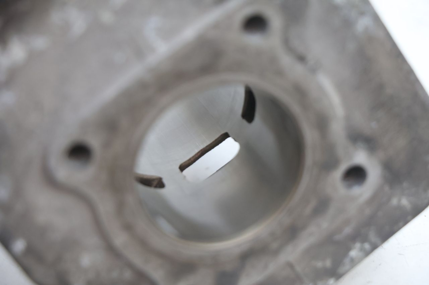 photo de TŁOK CYLINDRA PEUGEOT TREKKER 50 (1995 - 2004) - Szczegóły charakterystyczne