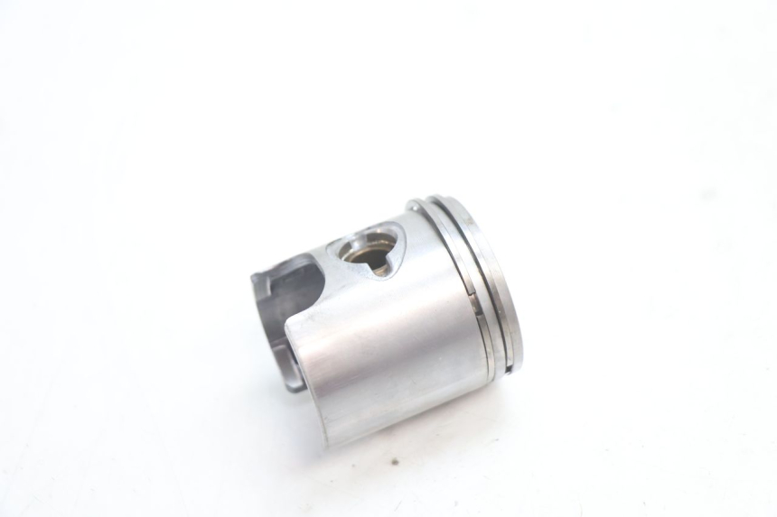 photo de TŁOK CYLINDRA PEUGEOT TREKKER 50 (1995 - 2004) - Struktura - zbliżenie