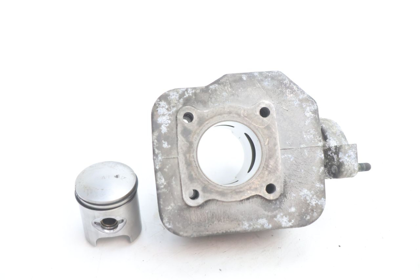 photo de TŁOK CYLINDRA PEUGEOT TREKKER 50 (1995 - 2004) - Zoom stanu zużycia