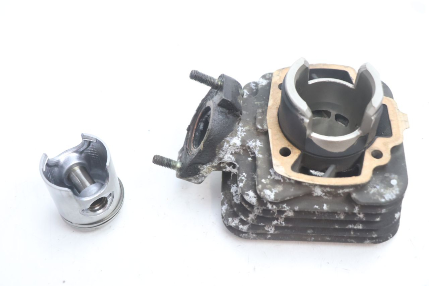 photo de TŁOK CYLINDRA PEUGEOT TREKKER 50 (1995 - 2004) - Inny kąt widzenia