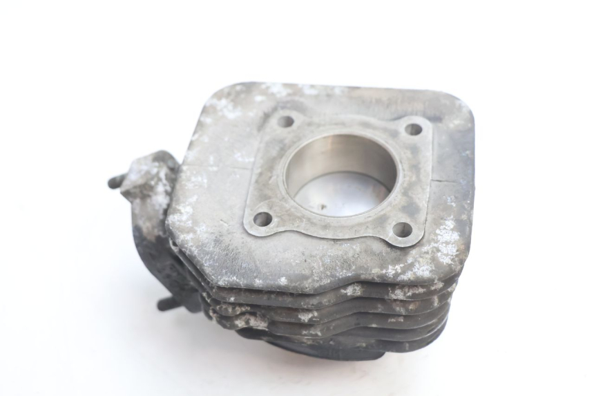 photo de TŁOK CYLINDRA PEUGEOT TREKKER 50 (1995 - 2004) - Zbliżenie techniczne