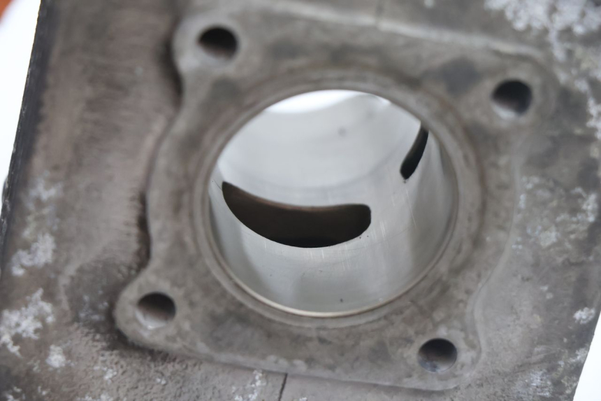 photo de TŁOK CYLINDRA PEUGEOT TREKKER 50 (1995 - 2004) - Oznaczenia i referencje