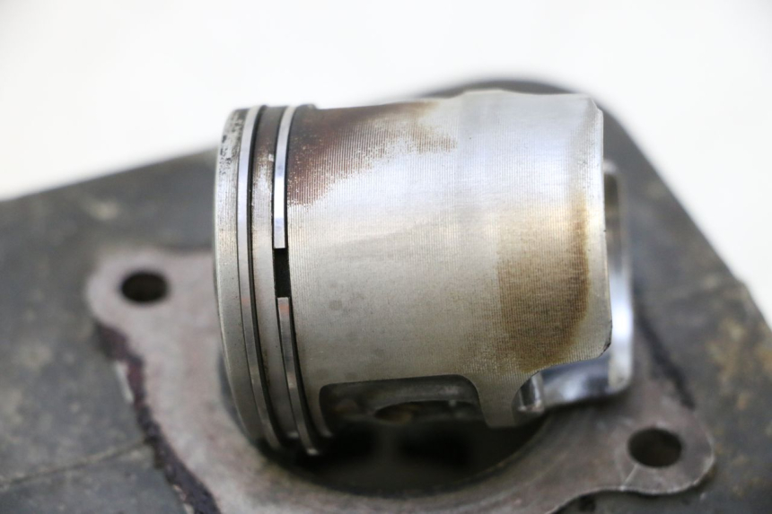 photo de TŁOK CYLINDRA PEUGEOT TREKKER 50 (1995 - 2004) - Widok profilu