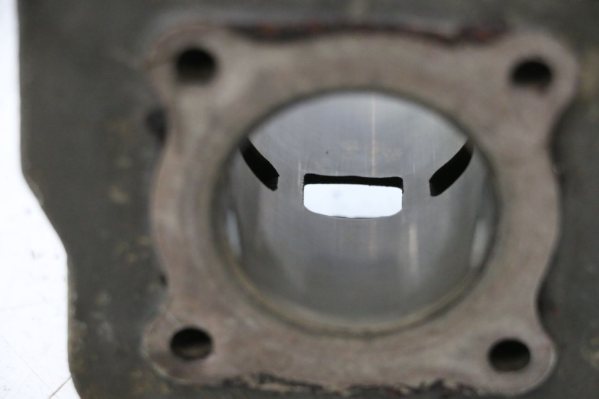 photo de TŁOK CYLINDRA PEUGEOT TREKKER 50 (1995 - 2004) - Punkty mocowania