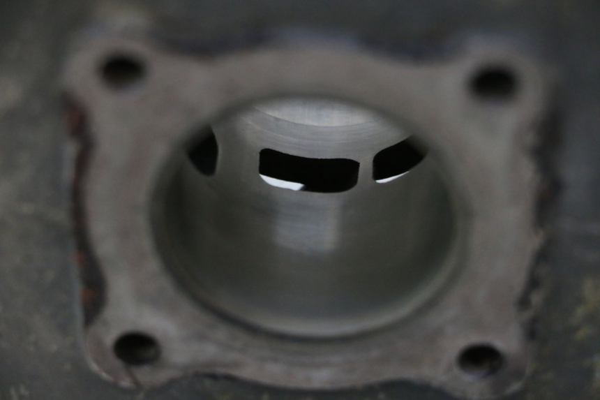 photo de TŁOK CYLINDRA PEUGEOT TREKKER 50 (1995 - 2004) - Oznaczenia i referencje