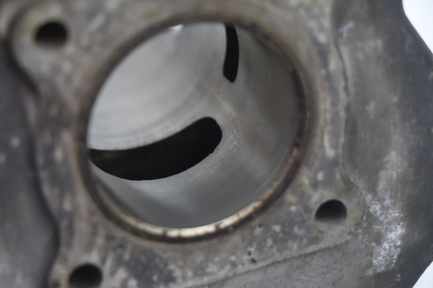 photo de TŁOK CYLINDRA PEUGEOT TREKKER 50 (1995 - 2004) - Punkty mocowania