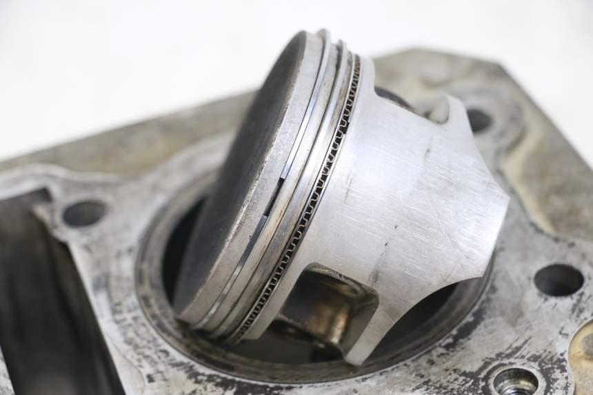 photo de CYLINDER TŁOK HONDA TRX 300 (1988 - 2000) - Szczegóły charakterystyczne