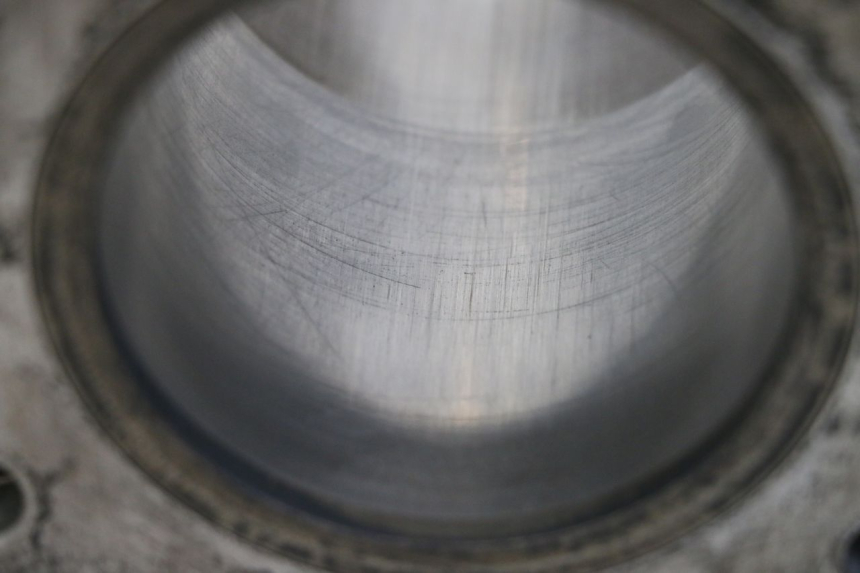 photo de CYLINDER TŁOK HONDA TRX 300 (1988 - 2000) - Zbliżenie techniczne