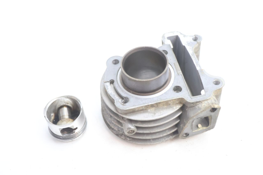 photo de CYLINDER TŁOK PEUGEOT V-CLIC VCLIC 50 (2007 - 2013) - Inny kąt widzenia