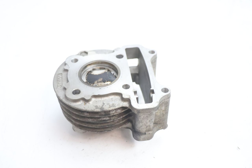 photo de CYLINDER TŁOK PEUGEOT V-CLIC VCLIC 50 (2007 - 2013) - Zbliżenie techniczne