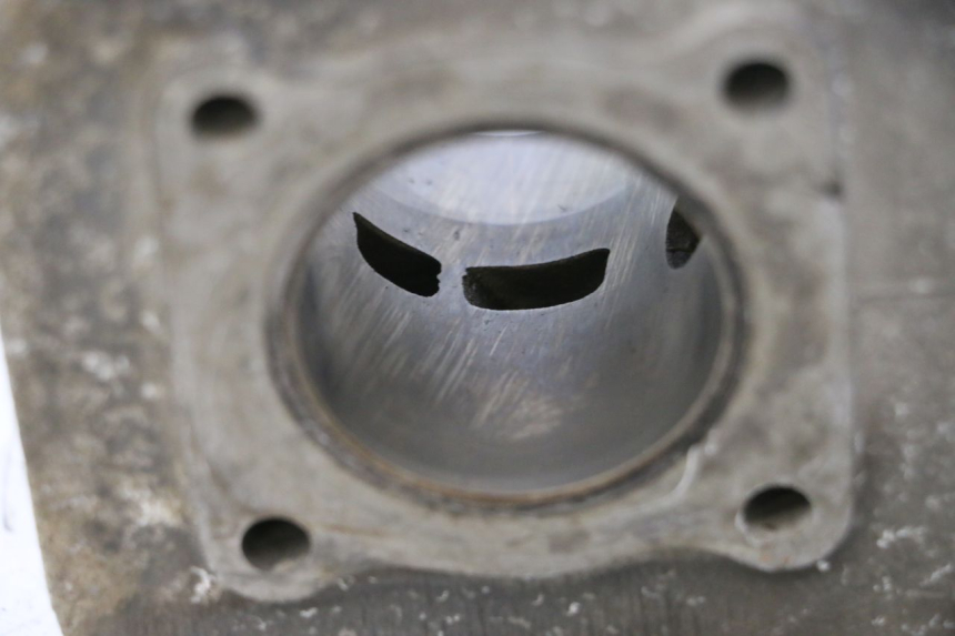photo de CYLINDER TŁOK PEUGEOT VIVACITY 50 (1998 - 2003) - Stan powierzchni