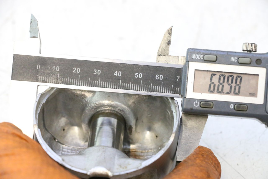 photo de CYLINDER TŁOK YAMAHA X-MAX XMAX 250 (2006 - 2009) - Struktura - zbliżenie
