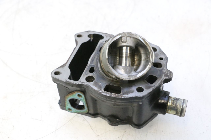 photo de CYLINDER TŁOK PIAGGIO X9 EVOLUTION 125 (2003 - 2007) - Inny kąt widzenia