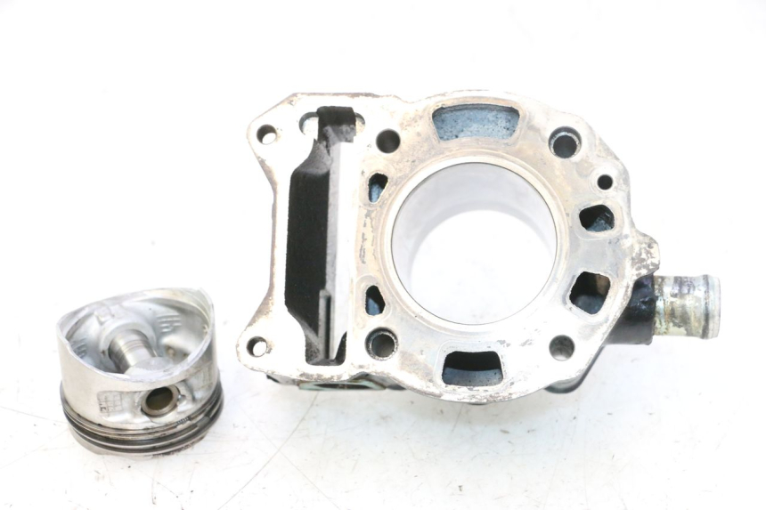 photo de CYLINDER TŁOK PIAGGIO X9 EVOLUTION 125 (2003 - 2007) - Zbliżenie techniczne