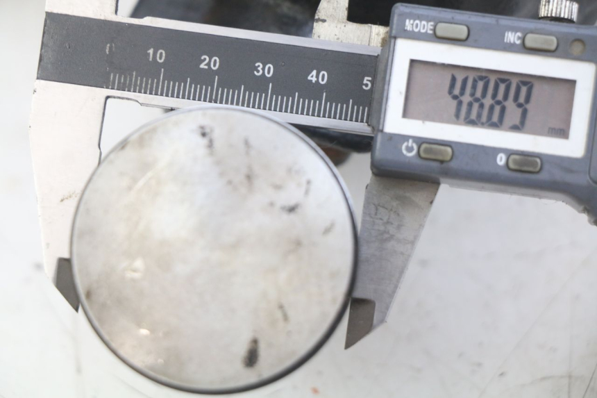 photo de CYLINDER TŁOK PEUGEOT XP6 50 (2006 - 2011) - Inny kąt widzenia