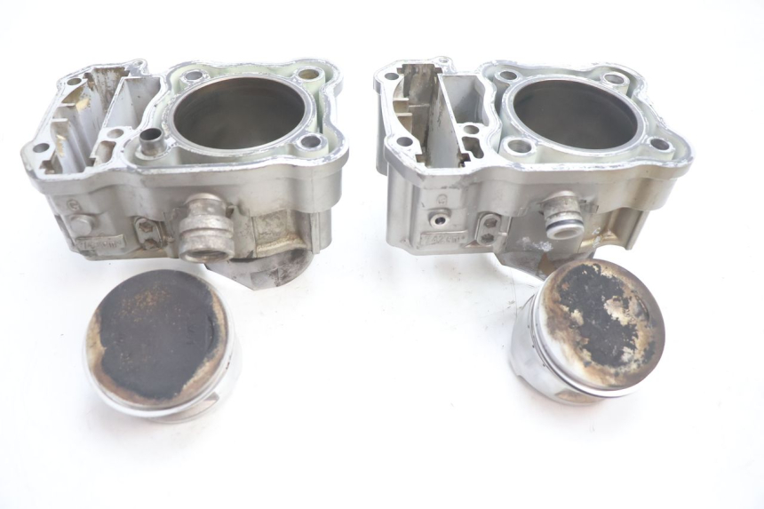 photo de TŁOK CYLINDRA HONDA XRV AFRICA TWIN 750 (1990 - 1992) - Inny kąt widzenia