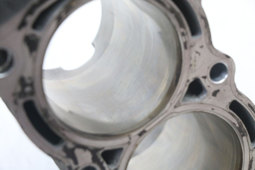 photo de CYLINDER TŁOK YAMAHA YP T-MAX TMAX 530 (2017 - 2020) - Szczegóły charakterystyczne