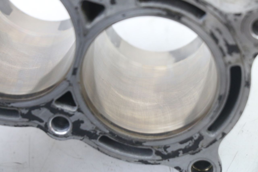 photo de CYLINDER TŁOK YAMAHA YP T-MAX TMAX 530 (2017 - 2020) - Struktura - zbliżenie