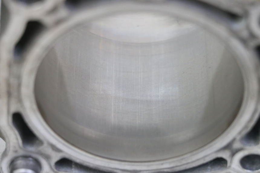 photo de CYLINDER TŁOK YAMAHA YZ-F YZF 250 (2007 - 2013) - Zbliżenie techniczne