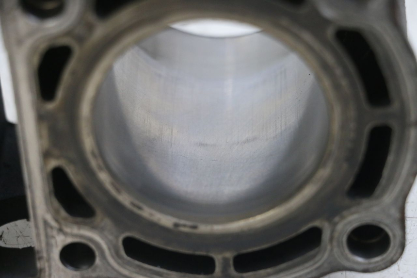 photo de CYLINDER TŁOK YAMAHA YP MAJESTY 125 (2002 - 2006) - Stan powierzchni